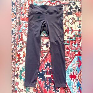 Under Armour Leggings in a Purplish Gray Color Size Large